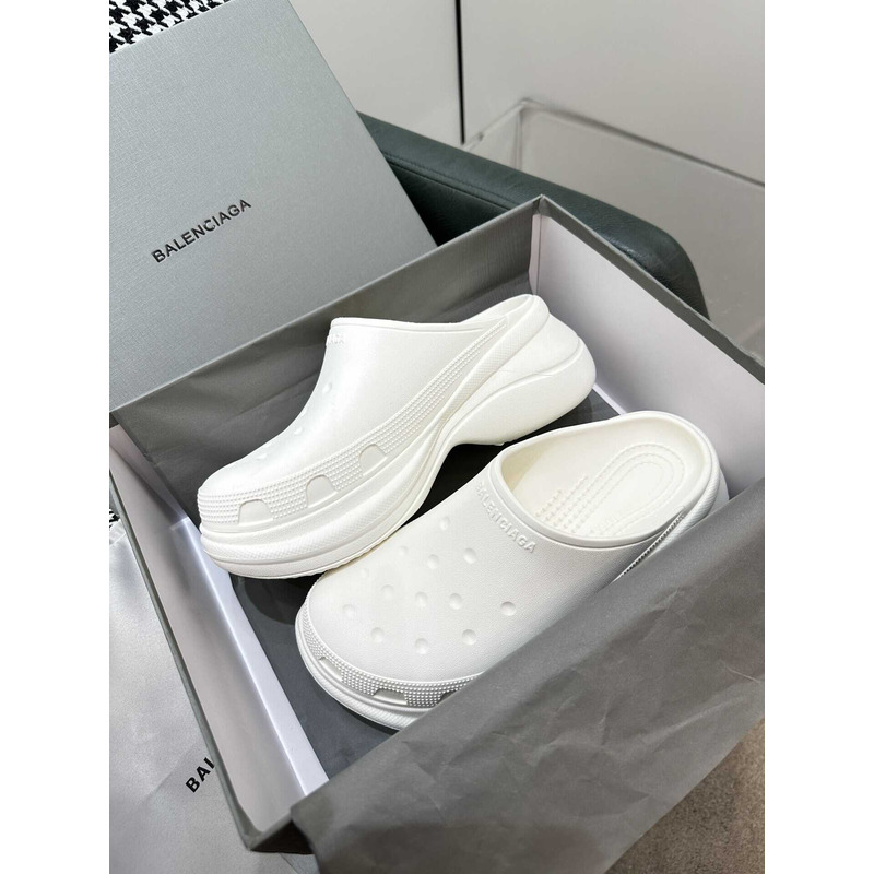 ba*len*cia*ga women\