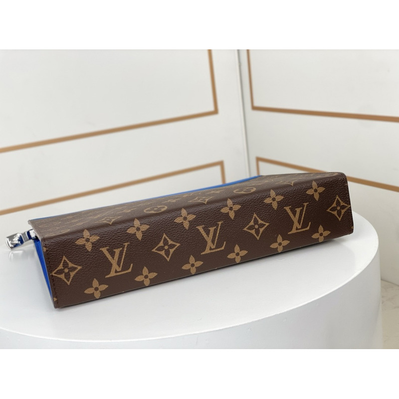 l**is V*t*n monogram outdoor apollo pochette