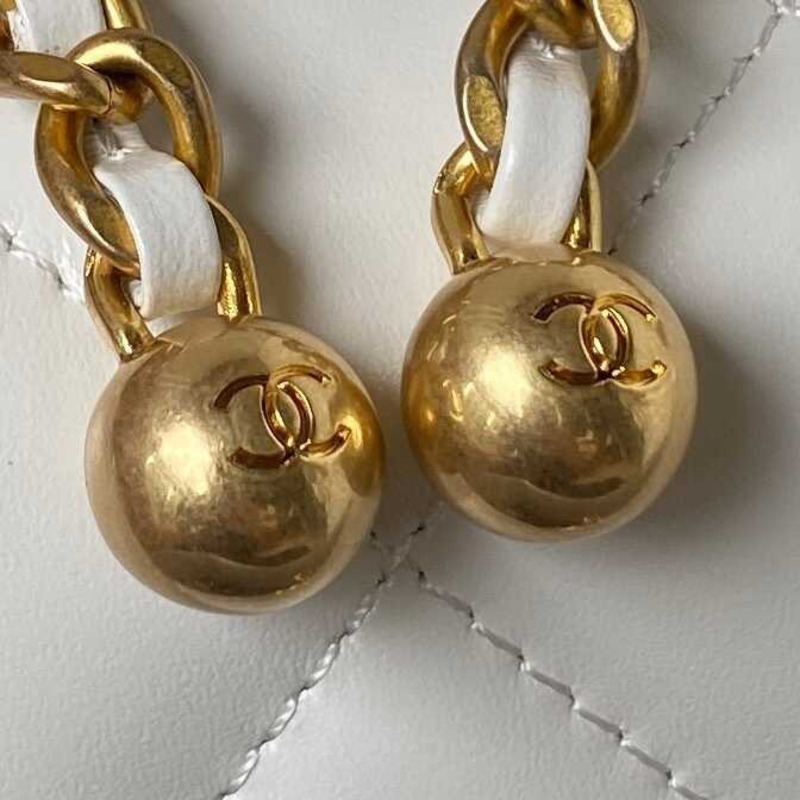 Ch*el classic flap bag in white