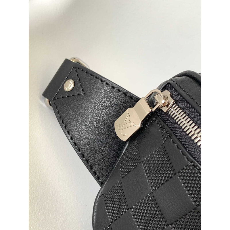 l**is V*t*n campus bumbag