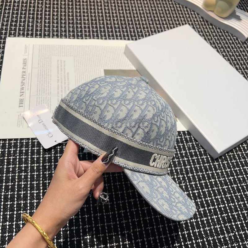 D*or oblique print cap