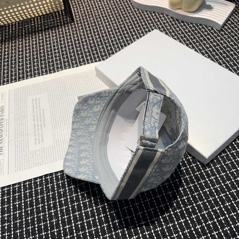 D*or oblique print cap