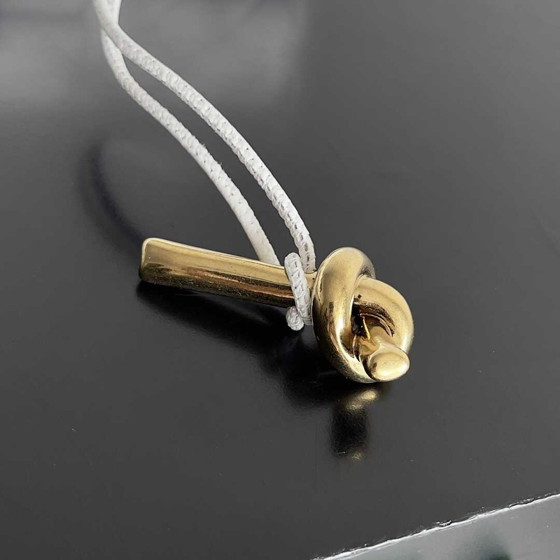 Bo*te*ga ve*ne*ta long clutch andiamo with handle white