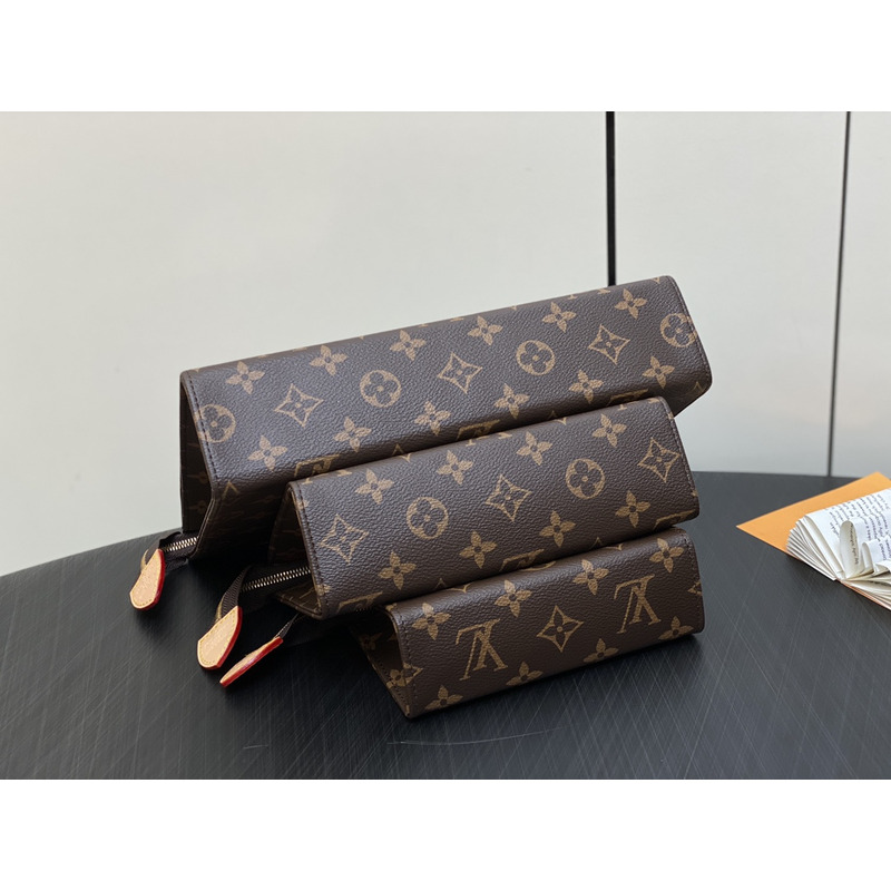 l**is V*t*n monogram toiletry pouch 19