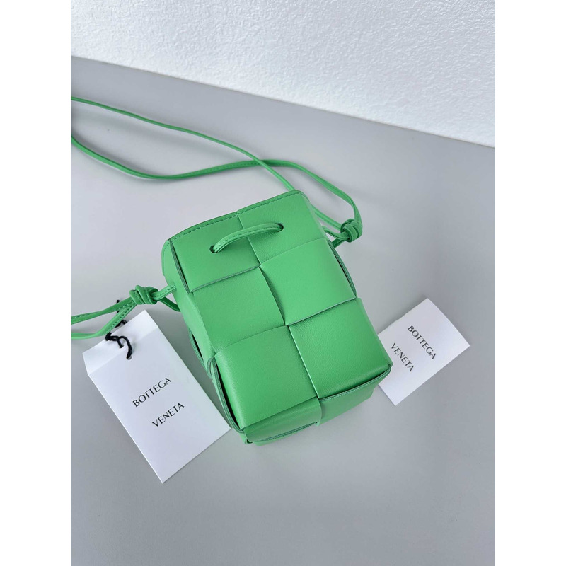 Bo*te*ga ve*ne*ta mini cassette bucket bag in parakeet