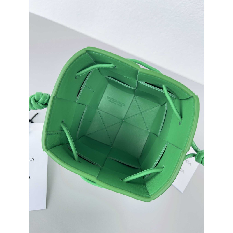 Bo*te*ga ve*ne*ta mini cassette bucket bag in parakeet