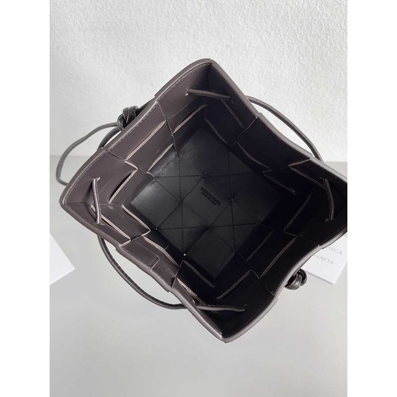 Bo*te*ga ve*ne*ta small cassette cross-body bucket in fondant