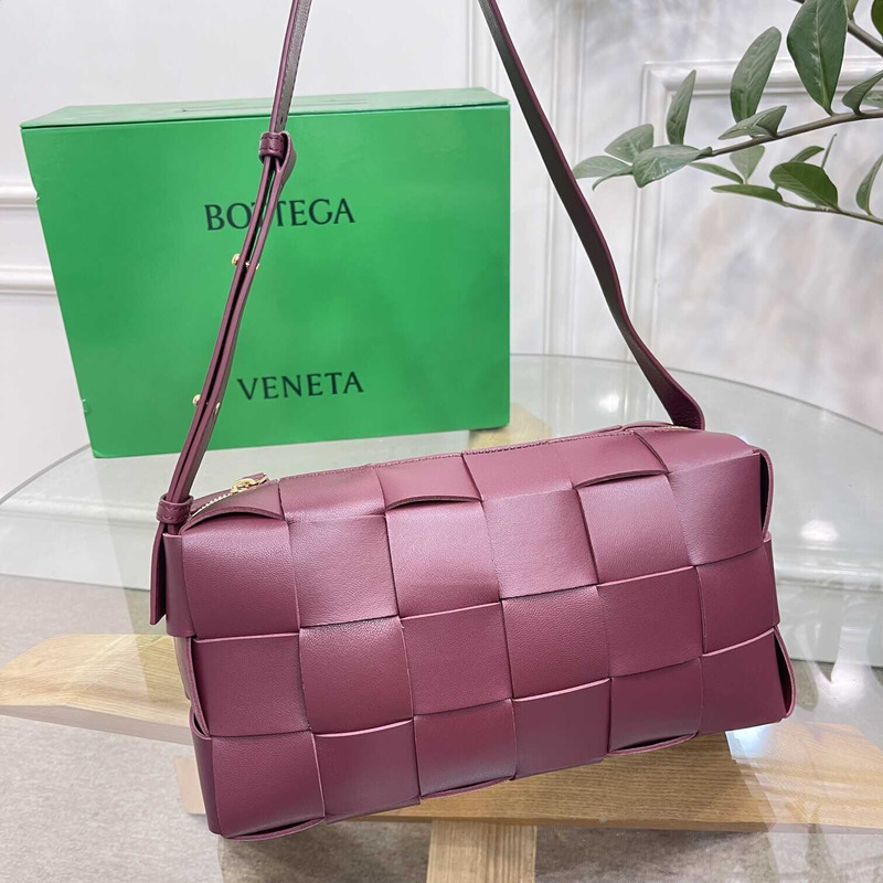 Bo*te*ga ve*ne*ta  small cassette in pink