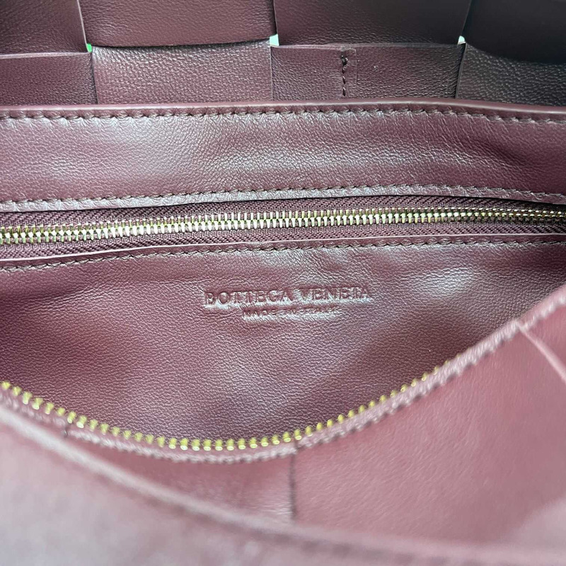 Bo*te*ga ve*ne*ta  small cassette in pink