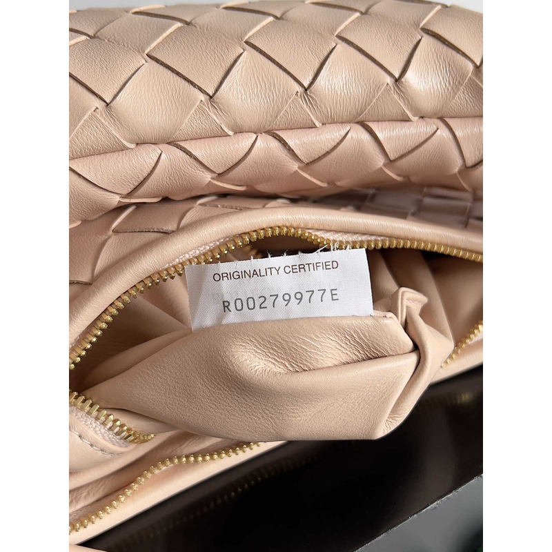 Bo*te*ga ve*ne*ta medium gemelli in lotus