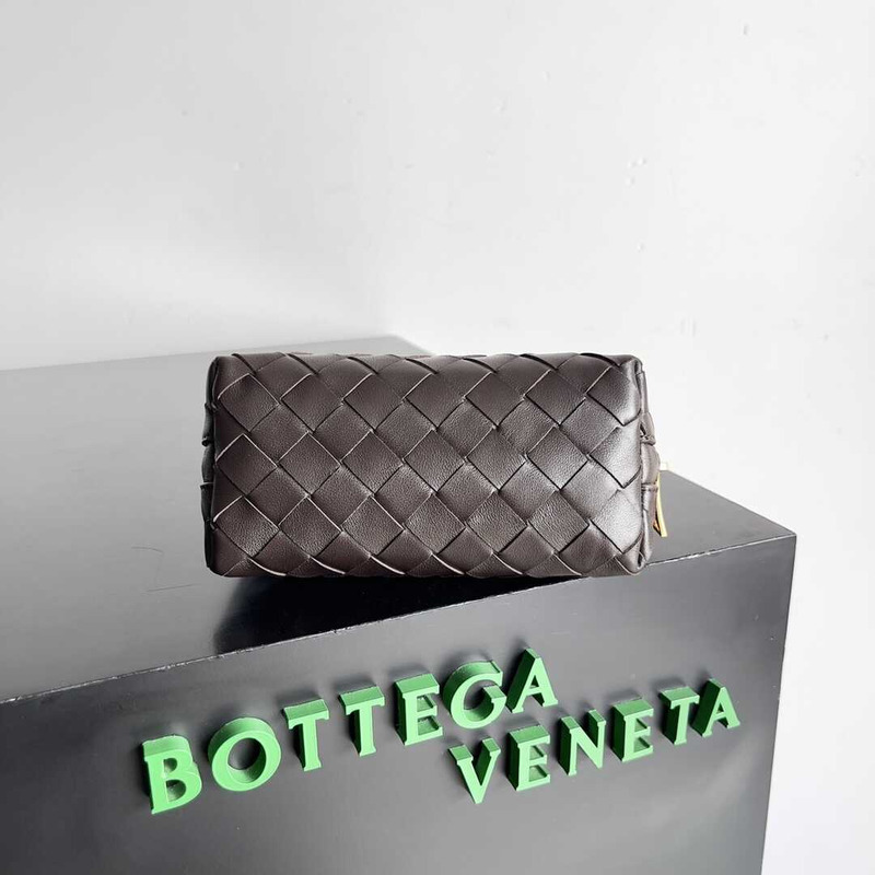 Bo*te*ga ve*ne*ta intrecciato beauty pouch dark brown