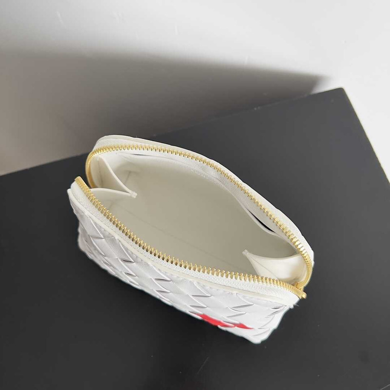 Bo*te*ga ve*ne*ta intrecciato beauty pouch white