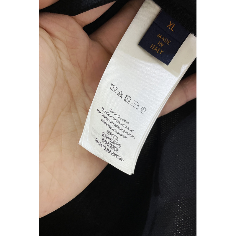 l**is V*t*n signature polo in black