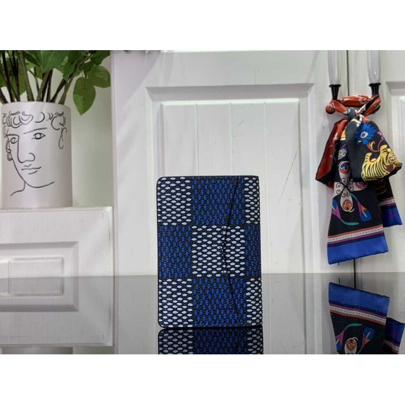 l**is V*t*n brazza wallet in muti color