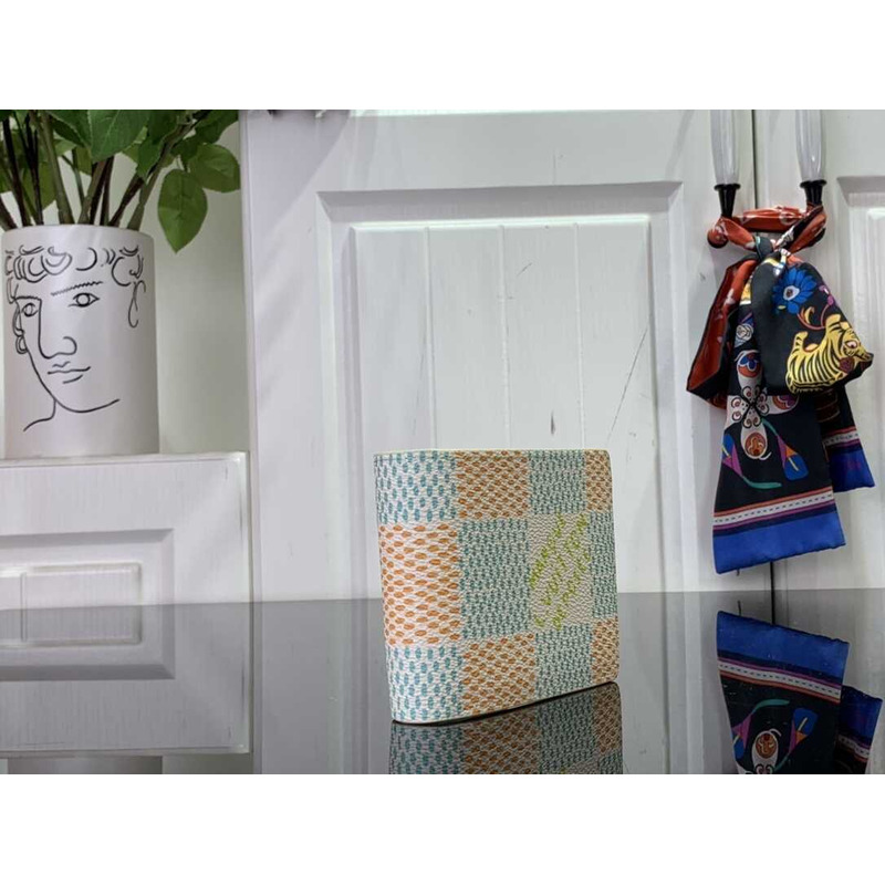 l**is V*t*n  multiple wallet in muti color