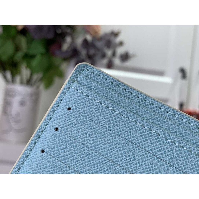 l**is V*t*n  multiple wallet in muti color