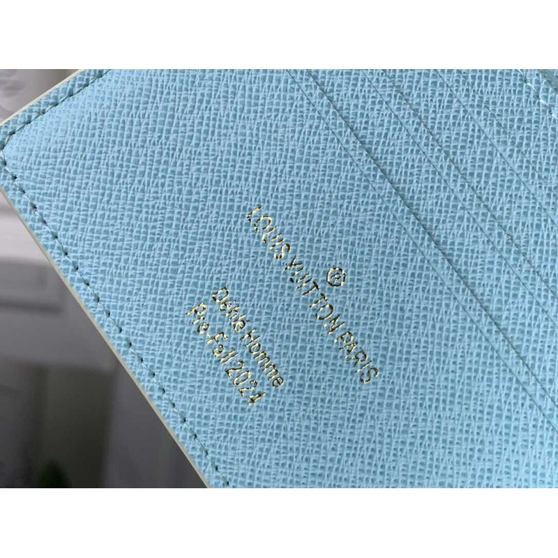 l**is V*t*n  multiple wallet in muti color