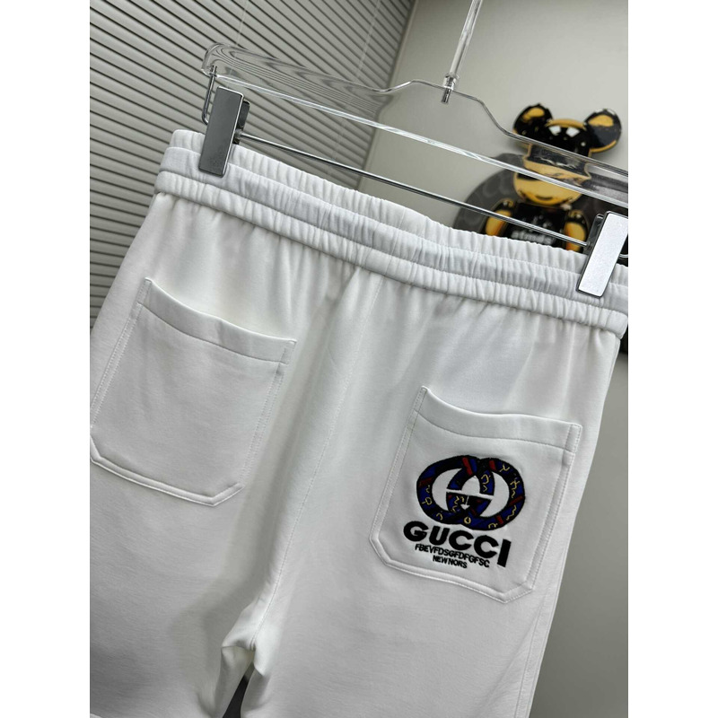 G*u*i  logo-print shorts in white