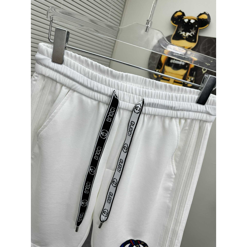 G*u*i  logo-print shorts in white