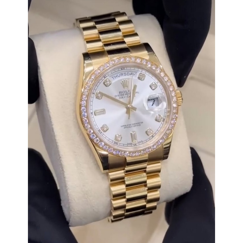 rolex day-date 36 mother of pearl Di*m*nd dial yellow gold