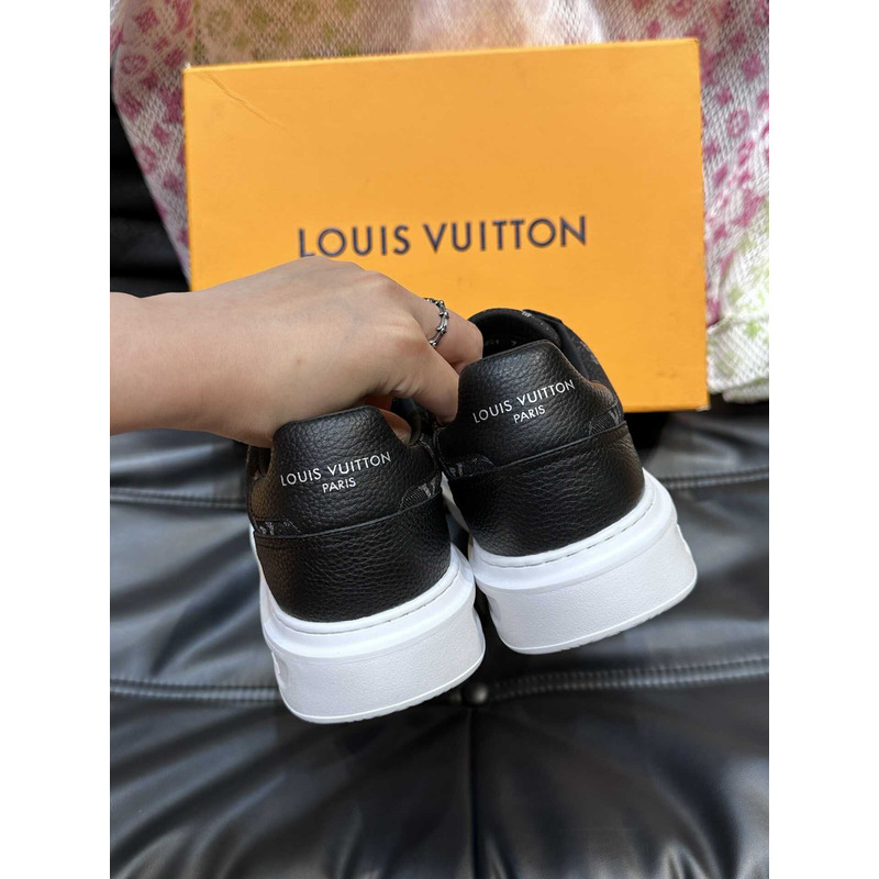 l**is V*t*n beverly hills sneaker