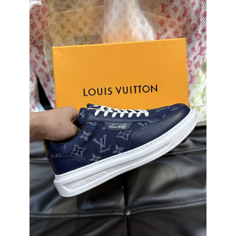 l**is V*t*n beverly hills sneaker.