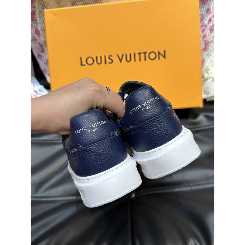 l**is V*t*n beverly hills sneaker.