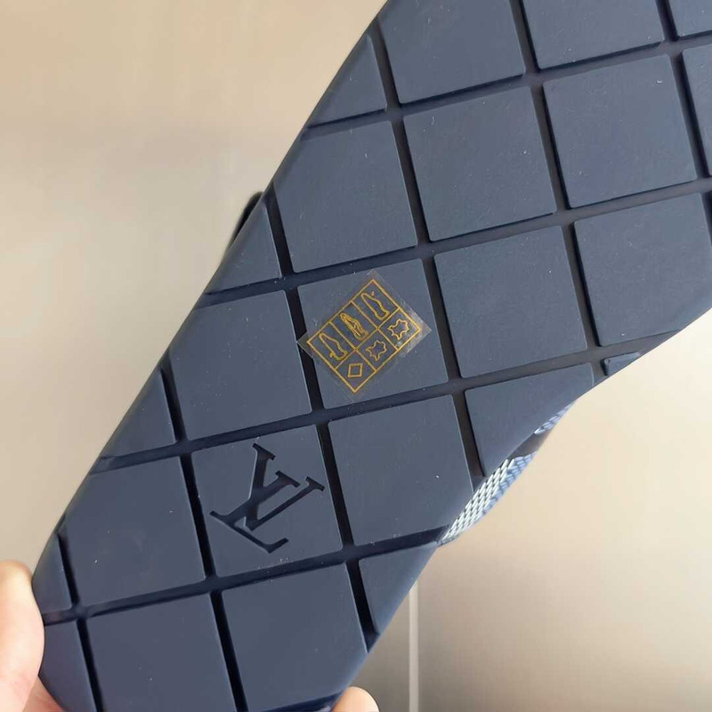 l**is V*t*n venice mule navy blue