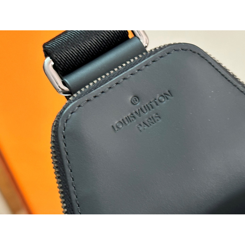 l**is V*t*n avenue slingbag pm black