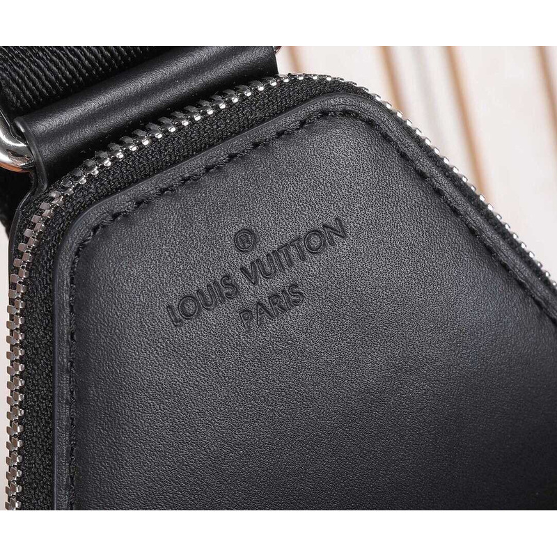 l**is V*t*n avenue slingbag nm taiga cowhide leather