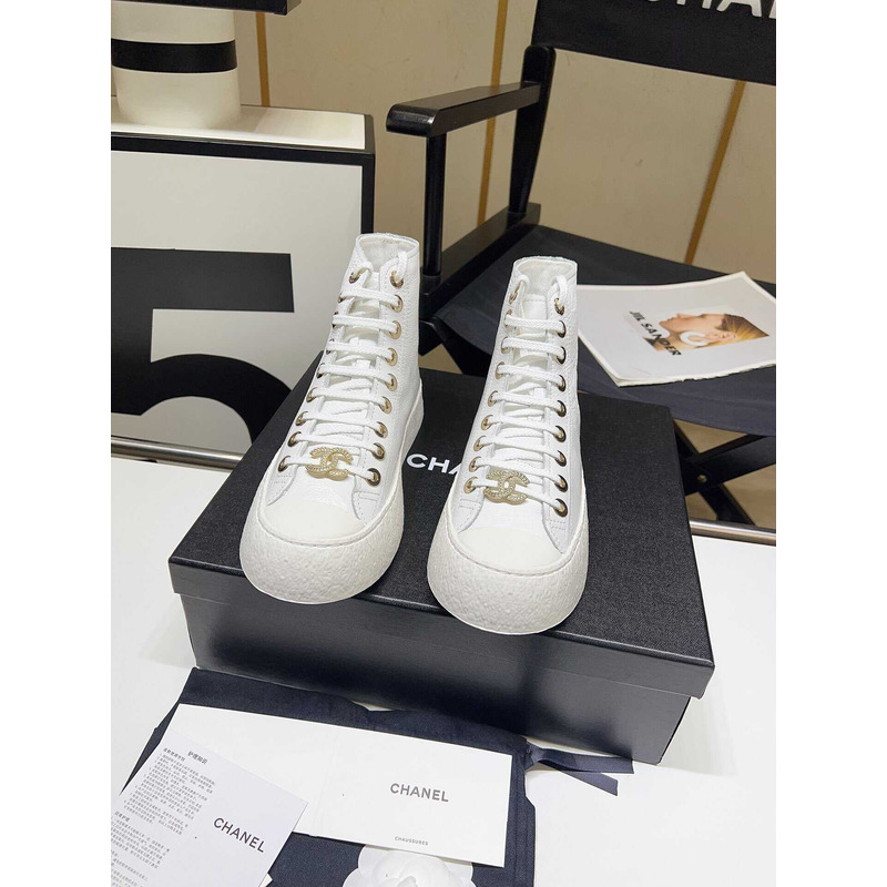 Ch*el sneaker calfskin in white