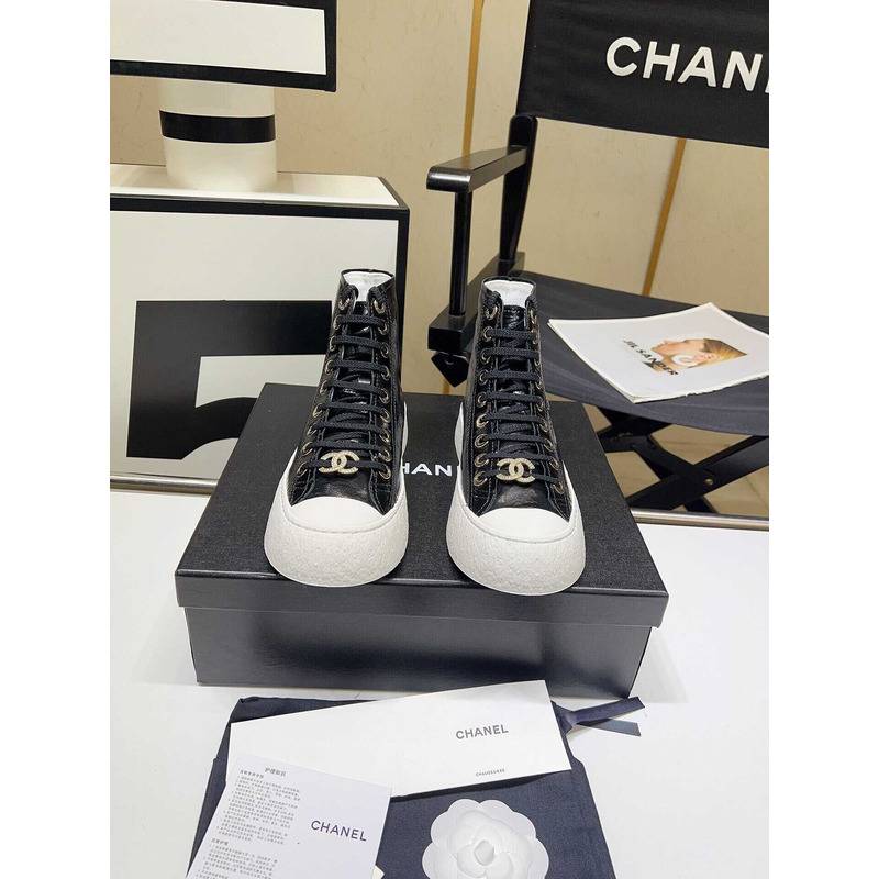 Ch*el sneaker calfskin in black