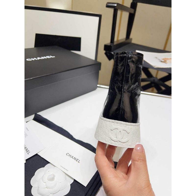 Ch*el sneaker calfskin in black