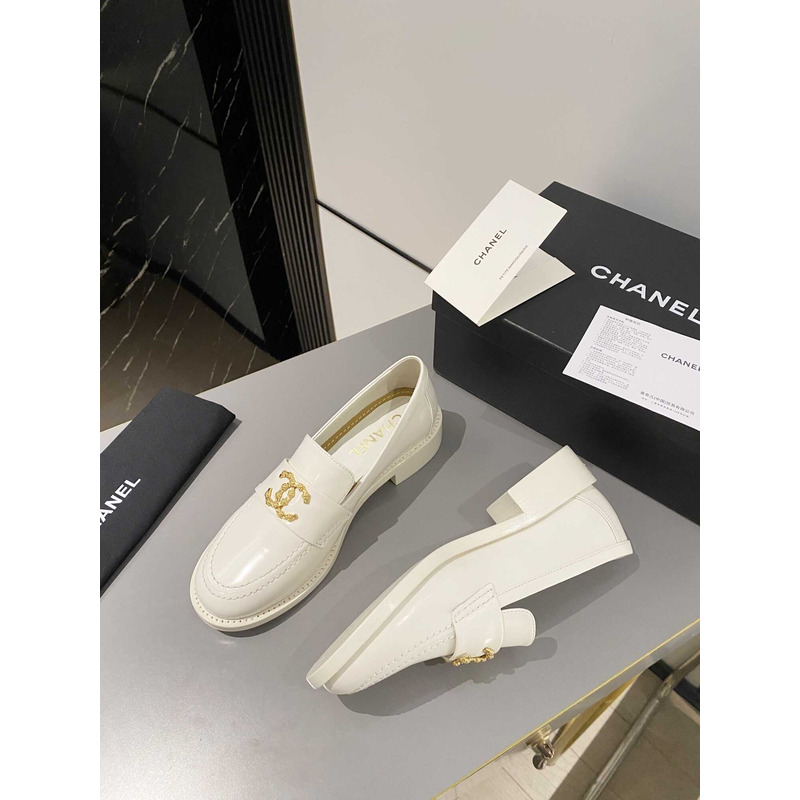 Ch*el moccasins calfskin & metal white