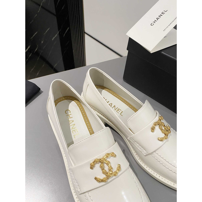 Ch*el moccasins calfskin & metal white