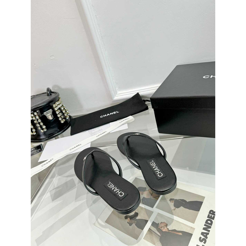 Ch*el logo thongs sandals in black