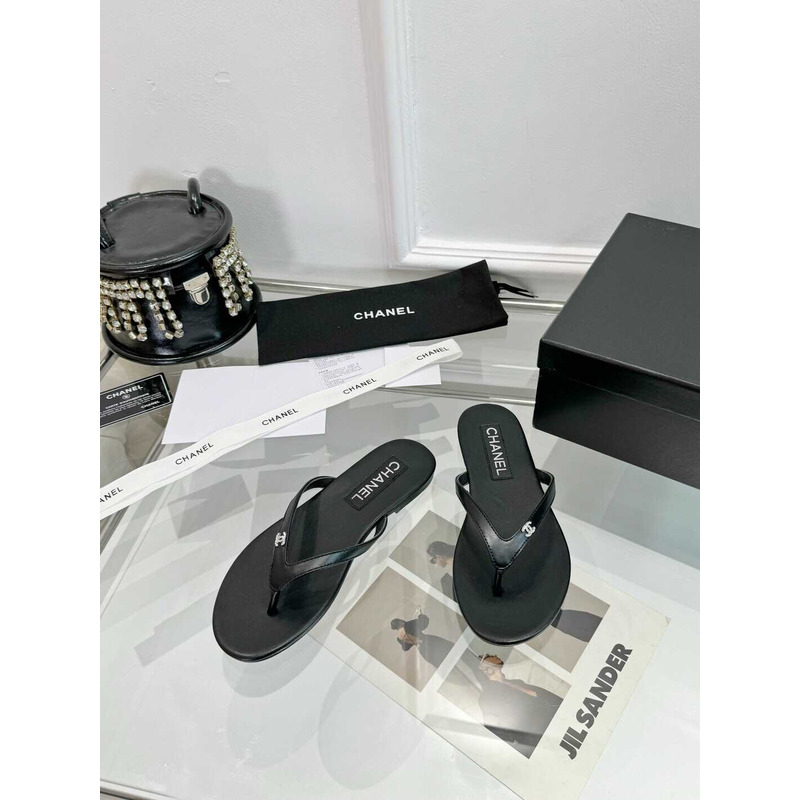 Ch*el logo thongs sandals in black