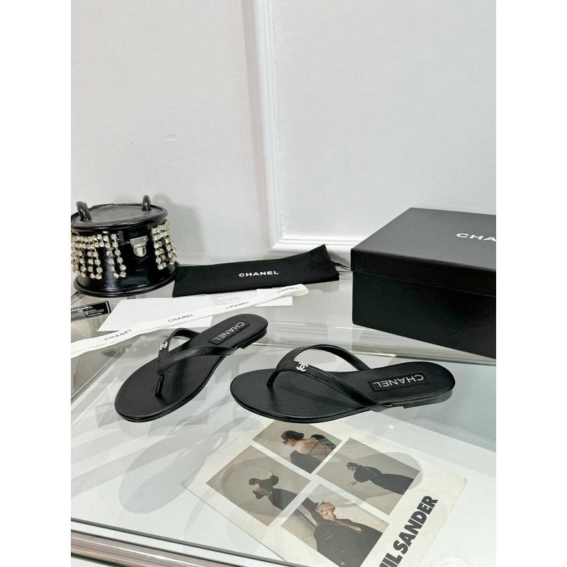 Ch*el logo thongs sandals in black