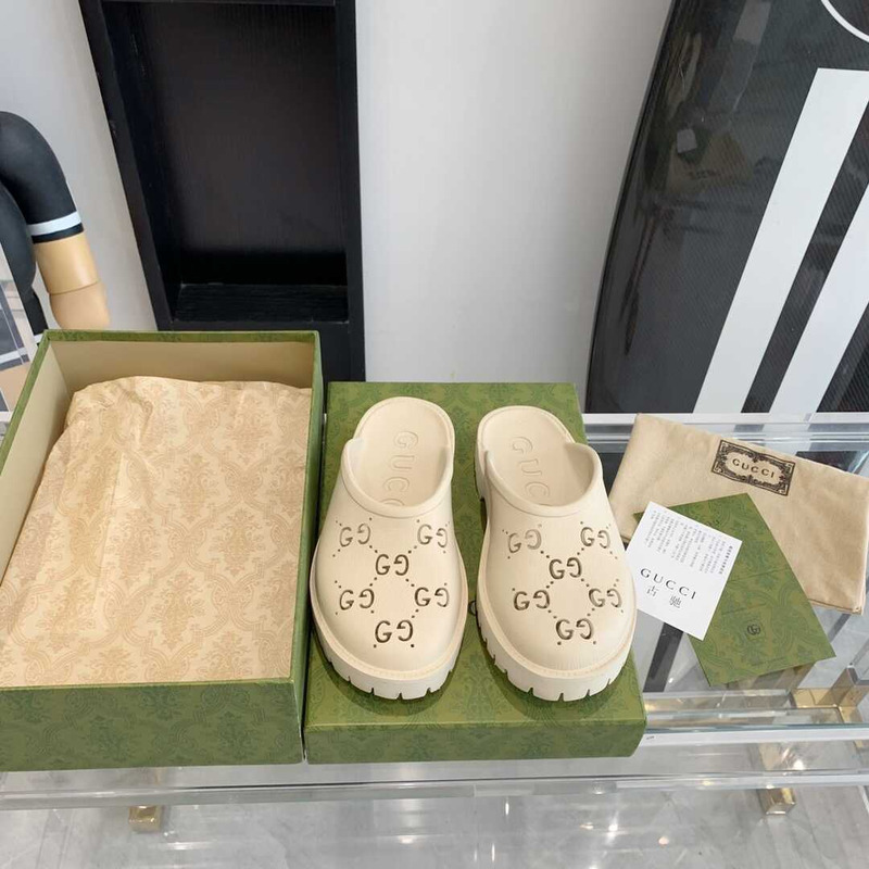 G*u*i gg platform sandals white