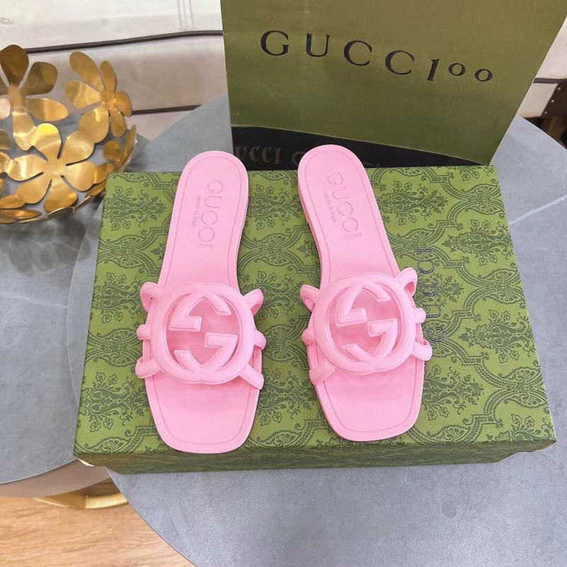 G*u*i woman\''s interlocking g slide sandal in pink