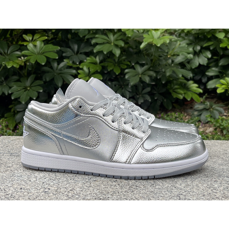 Air Jordan 1 Low SE Shoes Silver