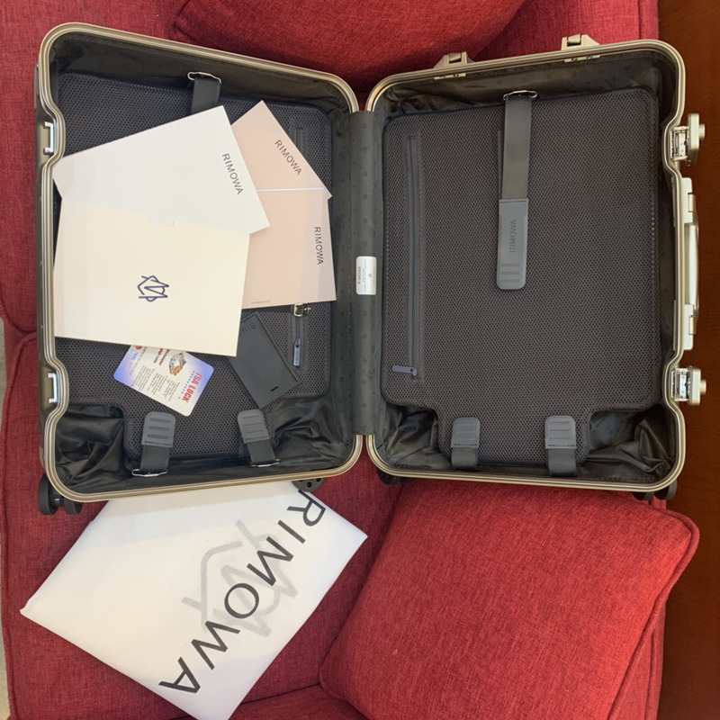 Rimowa Classic Cabin Carry-on Suitcase Aluminum in Sliver