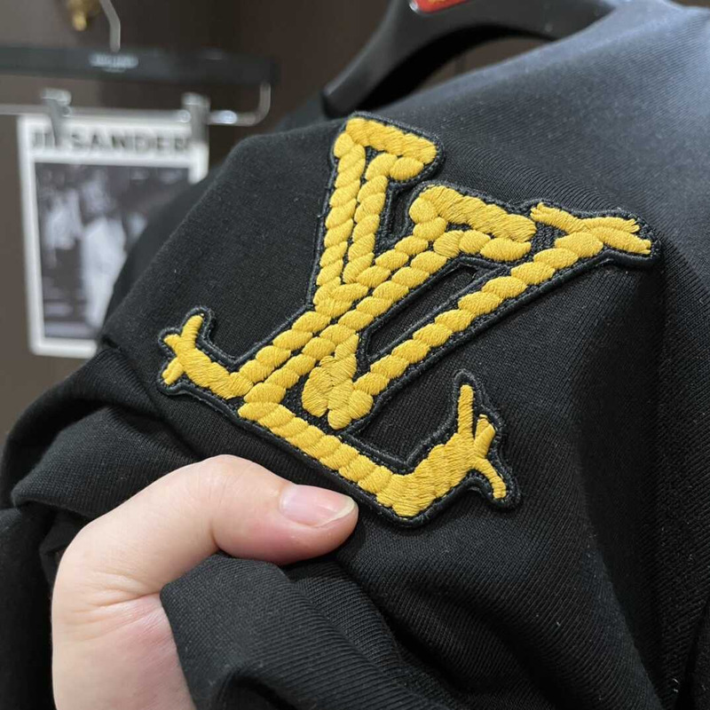 l**is V*t*n logo embroidered cotton t-shirt black