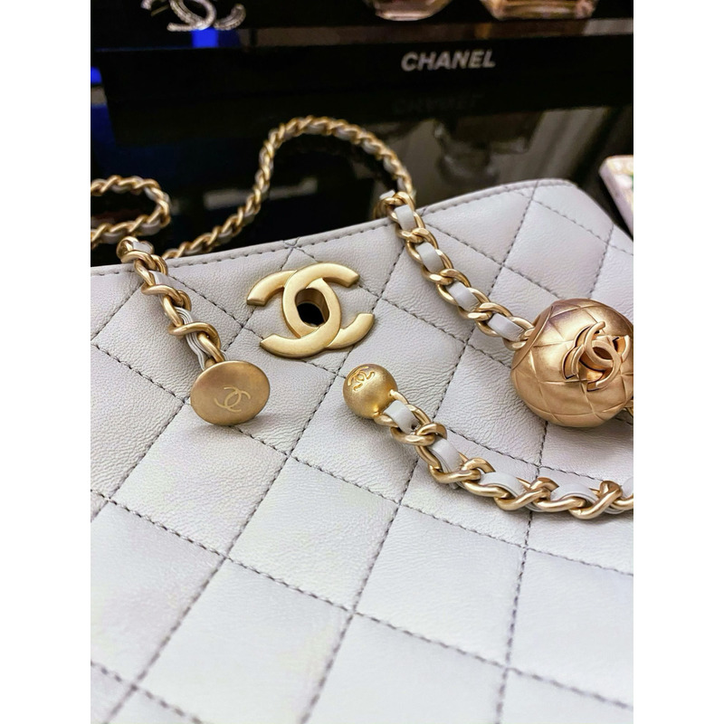 Ch*el 2022 quilted cc hobo sohoulder bag white