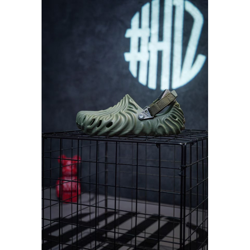 Cr*0*s pollex clog crocodile cucumber & shlahe bembury beach sandals