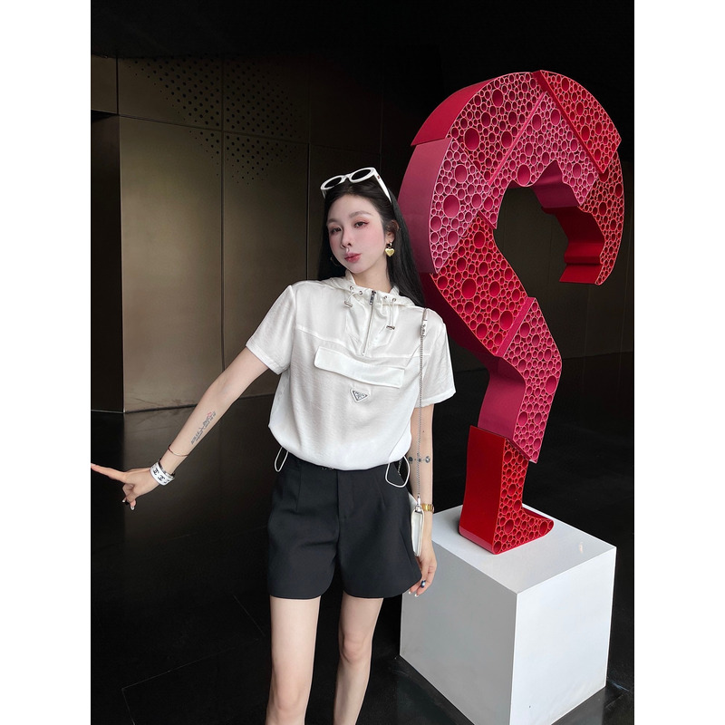 Pra*a triangle logo  blouson t-shirt top white and  shorts pure black