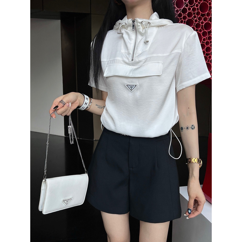 Pra*a triangle logo  blouson t-shirt top white and  shorts pure black
