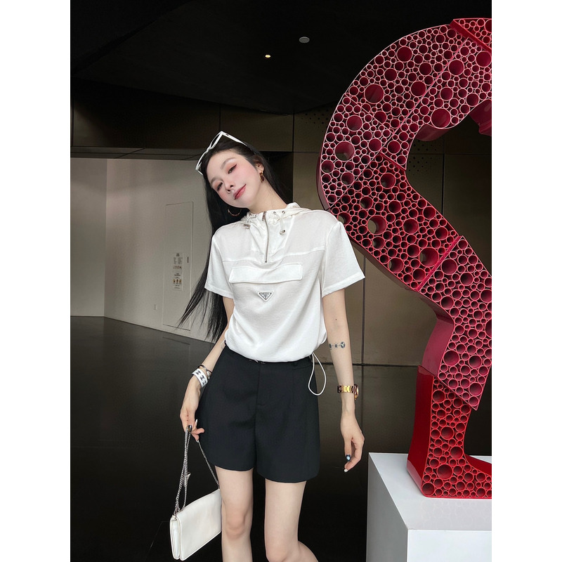 Pra*a triangle logo  blouson t-shirt top white and  shorts pure black