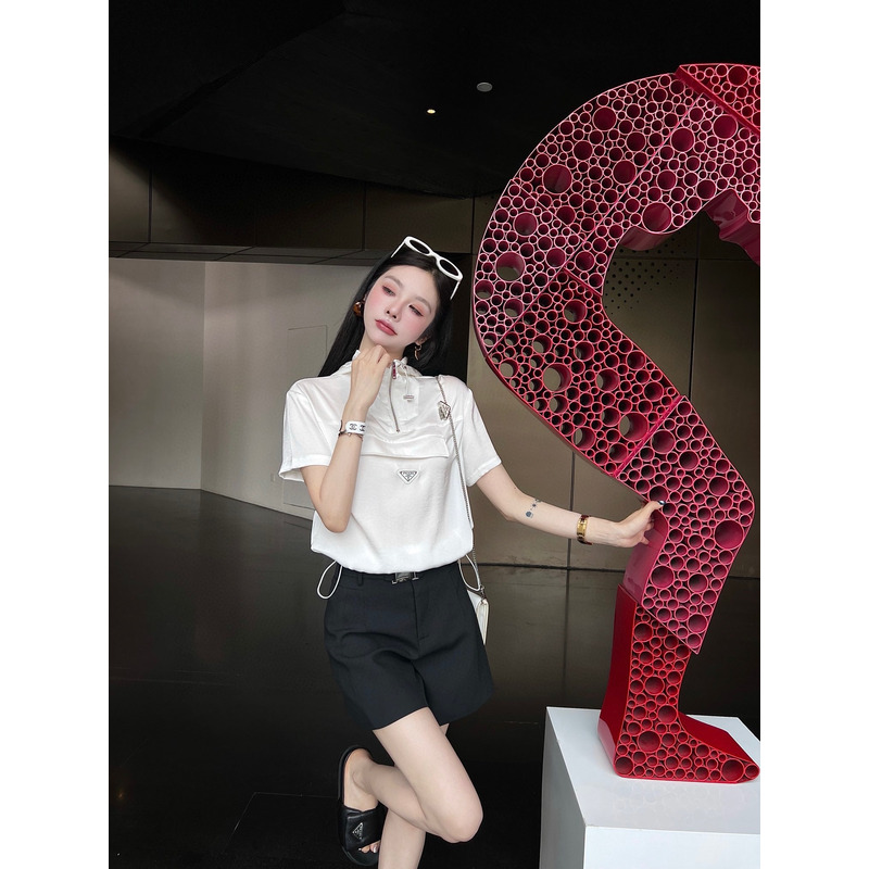 Pra*a triangle logo  blouson t-shirt top white and  shorts pure black
