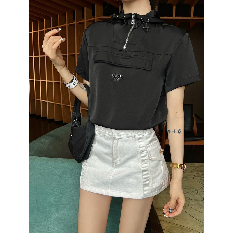 Pra*a triangle logo blouson t-shirt top black and short skirt pure white